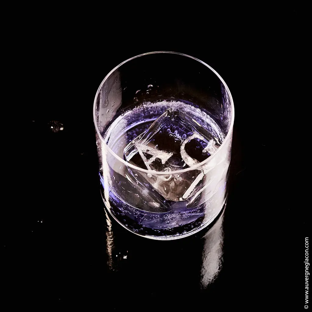 glacon-grave-perfect-cube-5x5x5cm-logo-marque-verre-luigi-bormioli-auvergne-glacon-puy-de-dome-france.webp